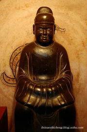 890年