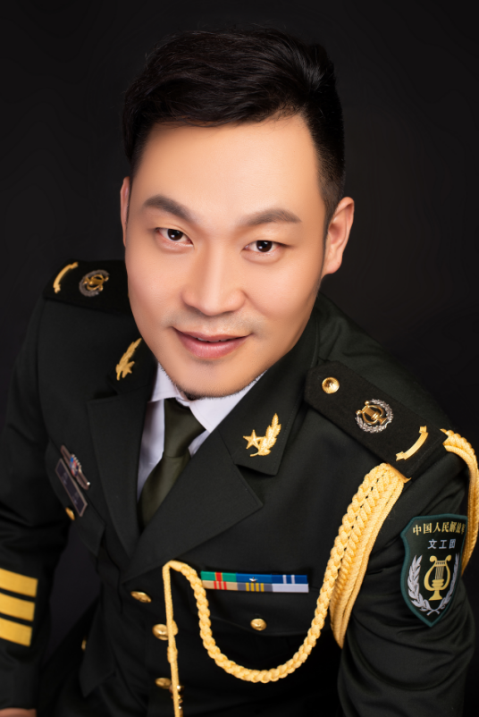杨阳（男低音歌唱家）