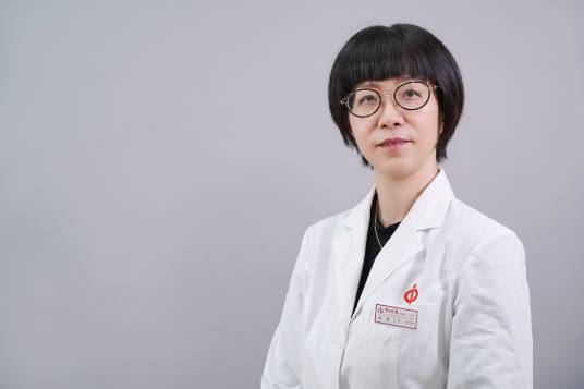 何瑶（中山大学附属第⼀医院消化内科主任医师）