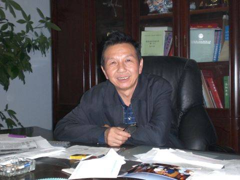 何海兵（河南海滨路桥建筑工程有限责任公司董事长）