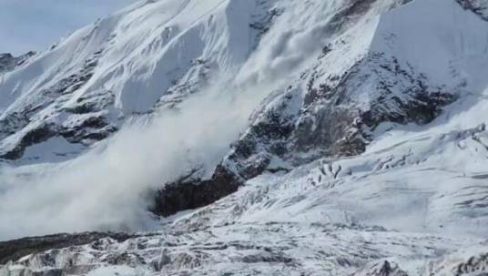 9·26尼泊尔马纳斯鲁峰雪崩