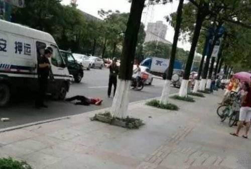 10·27东莞追砸运钞车事件