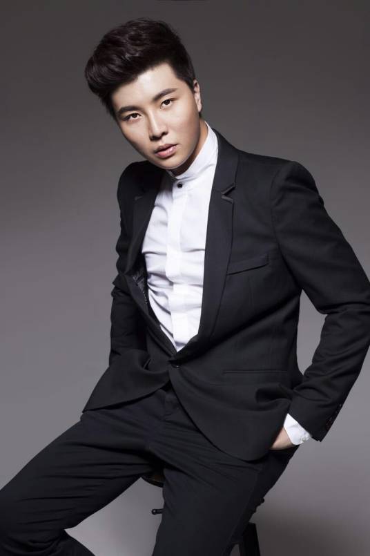 付豪（中国内地流行乐男歌手，付笛声与任静之子）