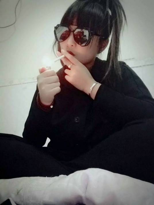 心中有座坟，葬着未亡人