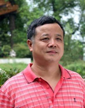 程永安（中国工艺美术大师；景德镇陶瓷艺术名家协会副秘书长）