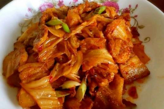 辣白菜炒五花肉片