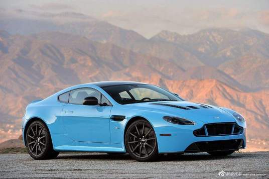 阿斯顿·马丁V12 vantage