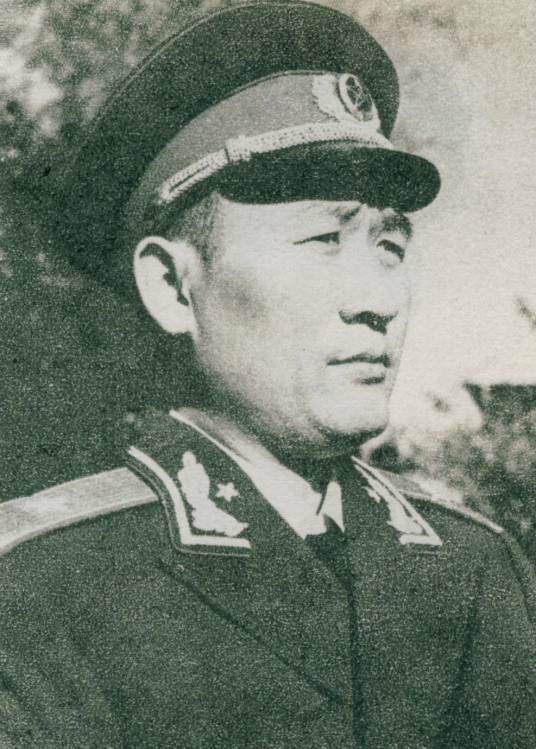 张秀川（海军原副政委）
