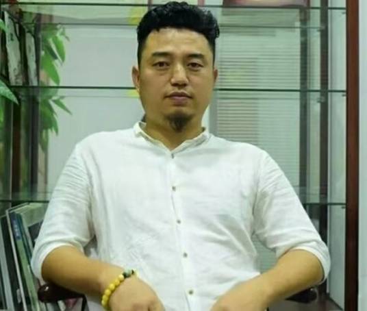 高天宝（琥珀雕刻师）