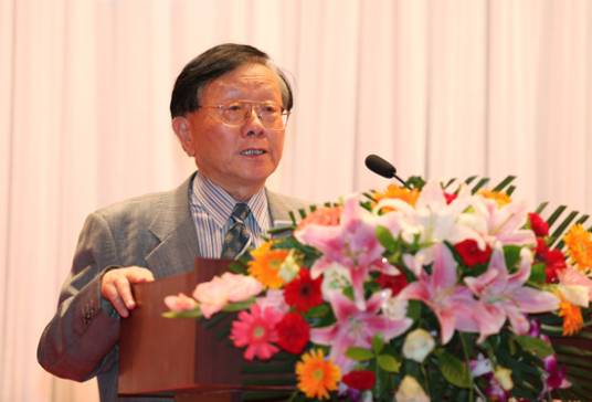 刘吉（全国政协委员、中国社会科学院原副院长、中欧国际工商学院名誉院长）