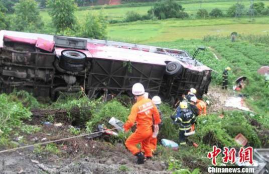 6.8广西大巴侧翻事件