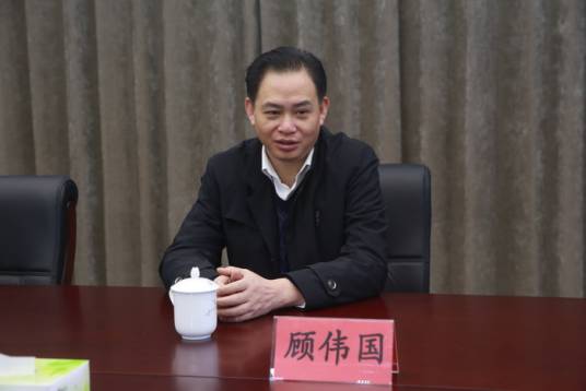 顾伟国（昆山市第二中学校长）