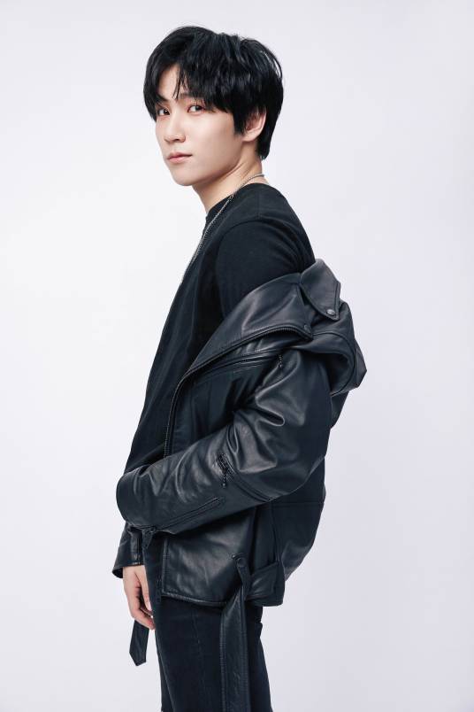 李长庚（中国内地流行歌手、演员）