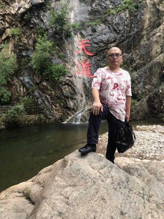金岩（中国美术家协会会员）