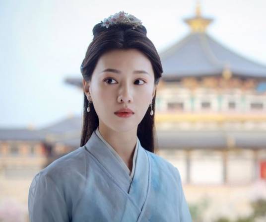 静姝（古装悬疑剧《艳骨》中的女主角）