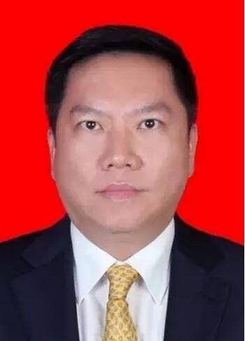 黄庆辉（广东省东莞市人大常委会原党组成员）