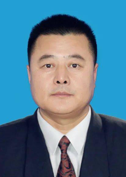 徐臣（黑龙江省五大连池市教育局原局长）