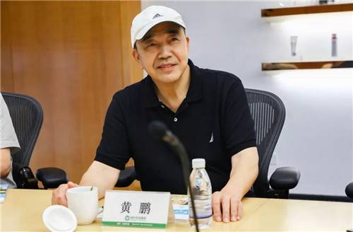 黄鹏（苏州胜利精密制造科技股份有限公司独立董事）