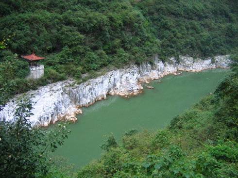美酒河村（云南省镇雄县沙滩乡下辖村）