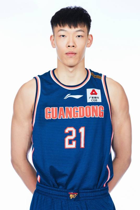 张昊（2002年4月出生的中国篮球运动员）