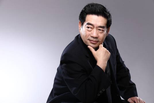 黄立（华南师范大学法学院教授，广东省法学会犯罪学研究会会长，广州地区十大杰出中青年法学家）