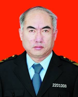 金晓光（长春市食品药品监督管理局食品药品稽查专员）