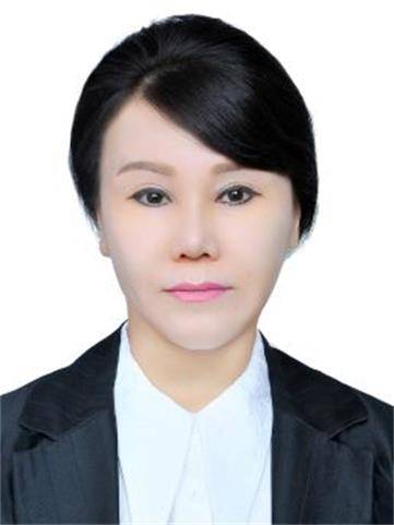 冬月（内蒙古自治区呼伦贝尔市民族事务委员会党组成员、副主任）
