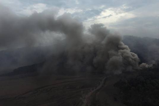 12·4印尼塞梅鲁火山喷发
