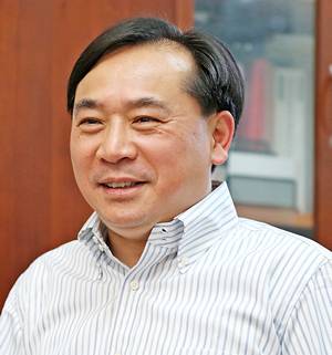 吴鹏（华东师范大学教授）