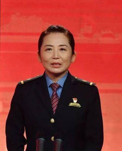 刘晓云（中国铁路沈阳局大连站客运车间值班站长）